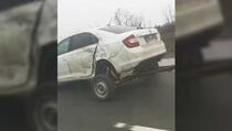 Pogledajte kako se "snašao" vozač oštećenog automobila u Rusiji
