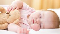 Pet mogućih razloga zbog kojih beba kratko spava i kako joj možete pomoći