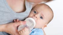 Treba li bebama davati vodu tokom vrućina?
