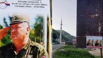 U Srebrenici osvanuli plakati s likom ratnog zločinca Ratka Mladića