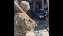 Pogledajte kako je rakun natjerao američke vojnike na bijeg