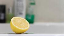 Čišćenje hrđe, kamenca i daske za rezanje više nije problem: Isprobajte tri trika s limunom