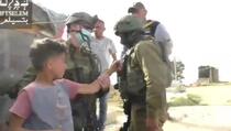 Procurio snimak, pogledajte kako izraelski vojnici privode palestinsku djecu