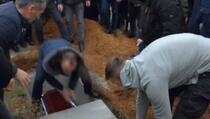 U Glođanu sahranjeni učenici ubijeni u napadu na autobus