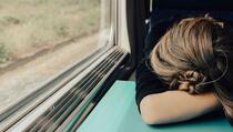 Djevojka zaspala u vozu, ono što je nepoznati muškarac tada napravio mnoge je oduševilo