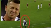 Allegri nogom udario igrača Juventusa u zadnjicu, njegova bolna grimasa privukla pažnju