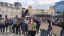 U Prištini grupa građana protestovala protiv obavezne vakcinacije