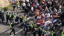 Na protestima u Australiji letjele flaše, čunjevi, suzavac: Stotine uhapšenih, ima povrijeđenih