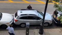 Kakav majstor: Vozač isparkirao iz tijesnog mjesta - postao hit
