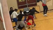 Djeca brutalno pretukla sudiju na košarkaškoj utakmici u SAD-u, završio sa 30 šavova