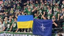 Reakcija navijača Žalgirisa: NATO zastava, podržavate rat, gonite se, Srbi