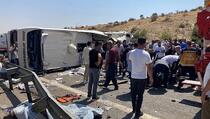 U lančanom sudaru na autoputu u Turskoj poginulo 16 osoba, među stradalima i vatrogasci