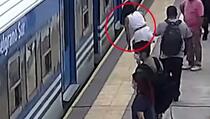 "Ne znam kako sam živa": Kada vidite snimak žene koja pada pod voz, i vi ćete se zapitati isto