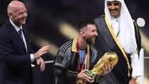 Messi je pehar podigao u plaštu koji je privukao pažnju: Evo o čemu se radi