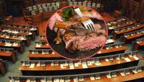 U skupštinskom restoranu tanjir pun mesa zakonodavci plaćaju 1,5 eura
