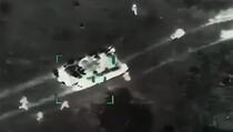 Turski dronovi Bayraktar TB2 iz zraka u sekundi uništavaju ruske konvoje u Ukrajini