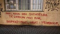 Priština: Na Institucijama ispisani grafiti o pravima žena