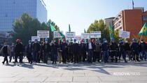 Radnici "Feronikela" protestuju u Prištini, pokušali da upadnu u Skupštinu