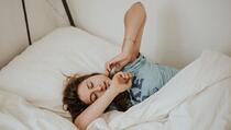 Naučnici otkrili kako dužim spavanjem možete smršati
