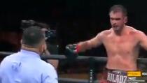 Gruzijski bokser nije dobro podnio odluku sudije, pa ga je udario
