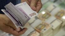 Čistačica u Albanskom razvojnom fondu zarađuje 1.200, a direktor 7.000 dolara