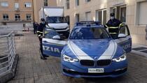 Italijanski policajci odbili nositi dobijene maske jer su - ružičaste