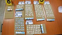 Đakovica: Sakrivao kokain u kutijama za vitamine magnetom pričvršćenim u gelenderima i olucima