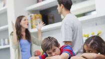 Teške posljedice: Zašto se nikad ne smijete svađati pred svojom djecom?