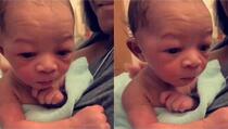 Tek rođena beba sama drži glavu, o nevjerovatnom videu priča cijeli svijet
