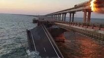 Savjetnik Zelenskog poručio: Eksplozija na krimskom mostu je samo početak