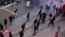 Haos u Francuskoj: Žestok sukob navijača, letjele baklje i ostali predmeti