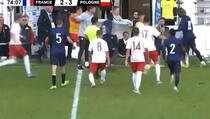 Francuski nogometaši dobili četiri crvena kartona za 22 minute, sudija morao prekinuti meč