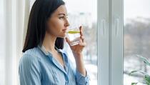 Ritual koji morate uvesti: Ujutro prije jela popijte čašu tople vode s limunom