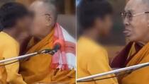 Dalaj Lama na javnom skupu poljubio dječaka u usta i tražio da mu "sisa jezik"