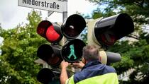 Postoji savršeno dobro objašnjenje: Evo zašto su svjetla na semaforu crvena, žuta i zelena