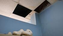 Usljed nevremena oštećena Onkološka klinika, radovi na krovu nisu završeni na vrijeme