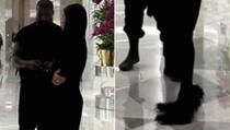 Supruga Kanyea Westa u čupavim štiklama privlačila poglede u Dubaiju