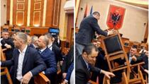 Opozicija u Albaniji nastavlja blokadu parlamenta
