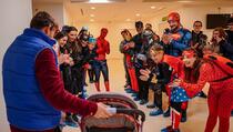 Priština: Superheroji sa djecom Pedijatrijske klinike