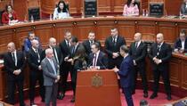 Haos u parlamentu Albanije, isključeni Sali Berisha i još sedam poslanika