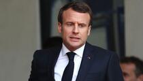 Macron: Škole će biti neumoljive u zabrani nošenja muslimanskih abaja