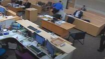 Objavljen snimak: Osumnjičeni za dvostruko ubistvo pobjegao iz sudnice