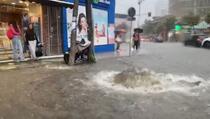 Oluja "Kijara" stigla u Albaniju, ulice Tirane pod vodom