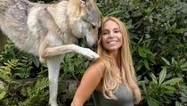 Upoznajte novinarku i glumicu Anneku - ženu koja priča s vukovima
