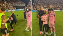 Messijev tjelohranitelj "pokupio" dijete na terenu: Leo odmah reagirao i oduševio dječaka