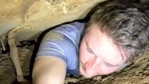 Mladić se zaglavio u pećini i snimio cijeli užas: "Više ne mogu da se okrenem"