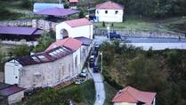 Eparhija: Naoružana lica napustila manastir Banjska, u dvorištu sada Policija Kosova i EULEX