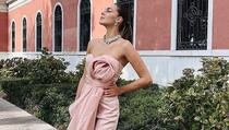 Francuski Vogue izdvojio modno izdanje Džejle Ramović kao jedno od najboljih s Festivala u Veneciji
