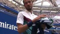 Medvedev poludio na meču US Opena i obratio se u TV kameru: Neko će umrijeti i onda ćete