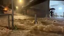 Hong Kong pogodila kiša neviđena u posljednjih skoro 140 godina, najmanje 83 osobe prebačene u bolnicu